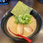 ラーメン本丸 - 博多豚骨ラーメン800円