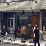 スパイスチャンバー - 土曜日開店直前ですでに待ちあり