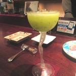 ムルソーセカンドクラブ - サッパリとキューイのシャンパンカクテル