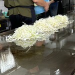 Okonomiyaki Negoro - 焼いてます、動画撮影禁止です。