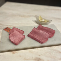 完全個室 牛の達人 private 新宿本店 - 極みタン２種