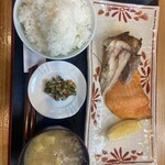 日本料理みうら - 1000円     銀サケ焼き魚定食