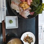日本料理みうら - 2000円     海鮮丼SP