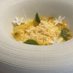 ラ・ヴァガボンド - 液体窒素フリーズしたソースを掛けて頂き食感の相違を楽しみました