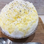 かき氷店 小桃 - 提供前ジョリジョリしてくれるブラックペッパーもキリリといいアクセント！