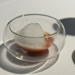 ラ・ヴァガボンド - 渡り蟹のガスパッチョ　フルーツトマトのエスプーマ　身沢山で丁寧な仕事に脱帽