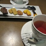 Bulls Tokyo - 紅茶と小菓子