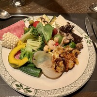 ロウリーズ・ザ・プライムリブ 恵比寿ガーデンプレイス店 - トマトが隠れています