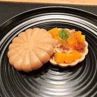銀座 大石 - フォアグラとマンゴーの最中