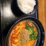 楽 - 担々麺　ごはん中