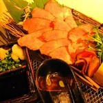 生け簀の銀次 豊見城店 - 馬タン炙りタタキ刺し