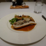 メイン　若鶏のファルシ、きのことごぼう