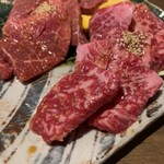 黒毛和牛焼肉と本格もつ鍋 山樹 - 