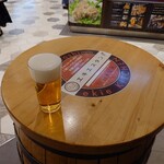 ビールスタンド重富 - 立ち飲みスペースと“一度つぎ“