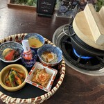 和韓料理 プルコギ専門店 じゅろく - 前菜籠盛りと窯炊きごはん