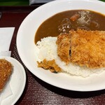 肉のレストラン 中津留 - カツカレー並¥1080  メンチカツ¥250