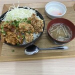 マハロダイニング - 合い盛りスタミナ丼　特盛