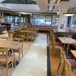豊浜サービスエリア(上り) レストラン 千登世 - 完全貸切状態な店内の風景(*´꒳`*)