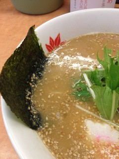 Ramentengu - ラーメン てんぐ 西陣店の匠京みそラーメンの水菜と海苔（13.09）