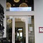 DADA - 店舗入り口