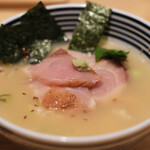 つじ半 - ぜいたく丼 松 2200円 の鯛だしのワラサの胡麻ダレ和えのせ