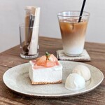 toiro - 桃のレアチーズケーキ、カフェオレ