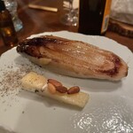 il tram - お野菜　チコリを1時間ローストされたと　手前はブルーチーズと松の実　苦味とチーズのコクと　茄子のとろーりしたような食感とお味が最高で斬新