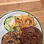 THE BURGER SHOP do - サラダとポテト、オニオンリング