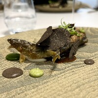 レミニセンス - 鮎（岐阜県和良産）&鮎の肝のペースト　玉蜀泰&海苔&ナッツの生地で包み焼き　稚鮎の塩焼き　スライストリュフ掛け