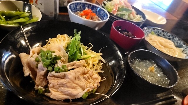 居酒屋うんま（羽後牛島）- 秋田市の本格焼き鳥と居酒屋体験