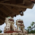 榮料理店 - シーサーがお出迎え