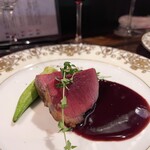 グルマンズ - 小田原産 夏オス鹿のロースト ～ブルーベリーソース～