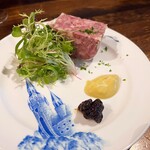 グルマンズ - 大地の恵み、国産ジビエの田舎風パテ 　～赤ワインで煮込んだレーズンのスパイスソース～