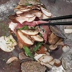 グルマンズ - マッシュルームとエシャロット 生ハムのサラダ トリュフトッピング