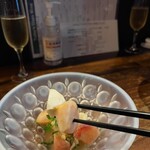 グルマンズ - 山梨県産 桃とモッツアレラのマリネ ～ホワイトバルサミコ風味～