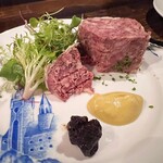 グルマンズ - 大地の恵み、国産ジビエの田舎風パテ 　～赤ワインで煮込んだレーズンのスパイスソース～