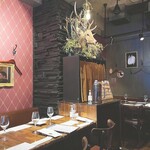 グルマンズ - 店内 テーブル席