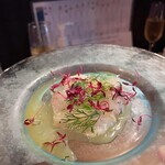 グルマンズ - 藻塩とディルでマリネした鮮魚のカルパッチョ 天然 黒鯛 柑橘のソース