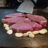 さち - 料理写真:お肉焼いてくれてます。