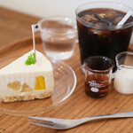 アンズトモモ - さんかくのレアチーズ+ドリップアイス珈琲 1230円