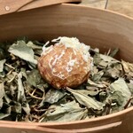 レヴォ - 山羊のチーズと酒粕のグジェール