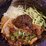 じゃじゃ麺専門店 まるじゃ - 牛すじじゃじゃ麺　並盛