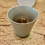 レヴォ - 蓬ベースのローズマリーを加えたドリンク