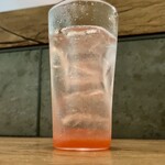 レヴォ - すももベースのハーブカクテル