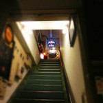 NEO SHOT BAR　深海の洞窟 - 階段を上ってチョーダイね