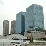 THE CITY BAKERY - 右端のビル　地下