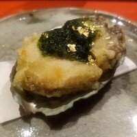 一石三鳥 別邸 - 鮑小判揚げ　
                    上には金粉　鮑と枝豆しんじょう