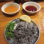 魚虎 - 和牛生センマイ刺 780円