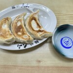 青竹手打ちラーメン 麺や 大山 - 餃子3個　　　320円