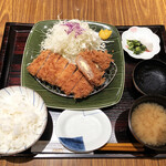 とんかつ和幸 - 料理写真:さざんか1,380円。チーズ入りメンチかつに、一口ひれかつかロースかつが選べます。この日はメンチかつをいただきました